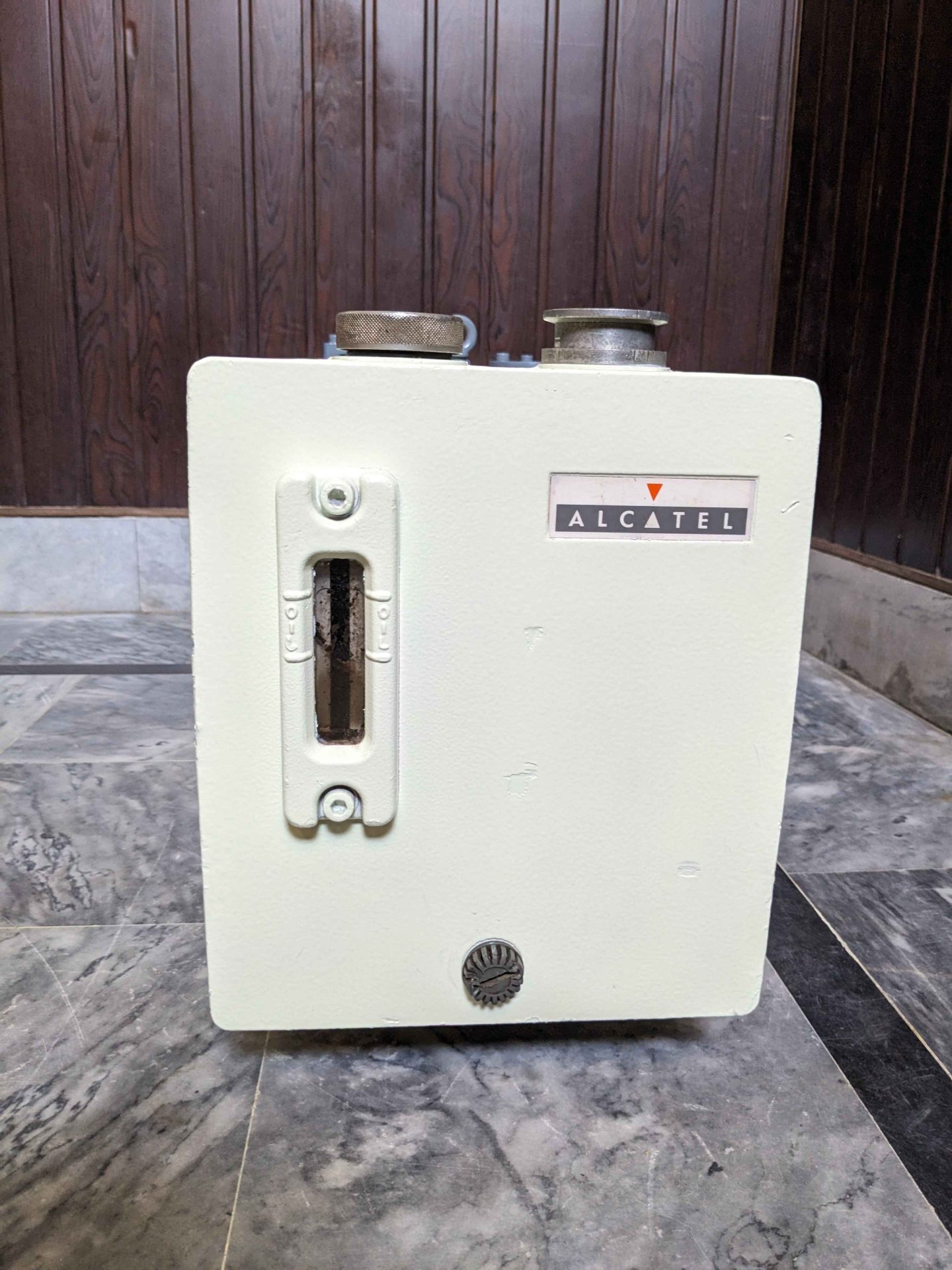 Alcatel 2063 France Made Vacuum Pump: Premium Quality for Diverse Industries!